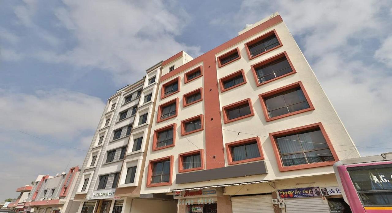 Hotel Kuber Dwārka Exterior foto